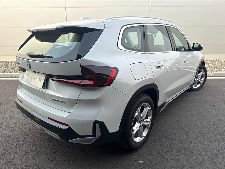 BMW iX1 2025 car image #5