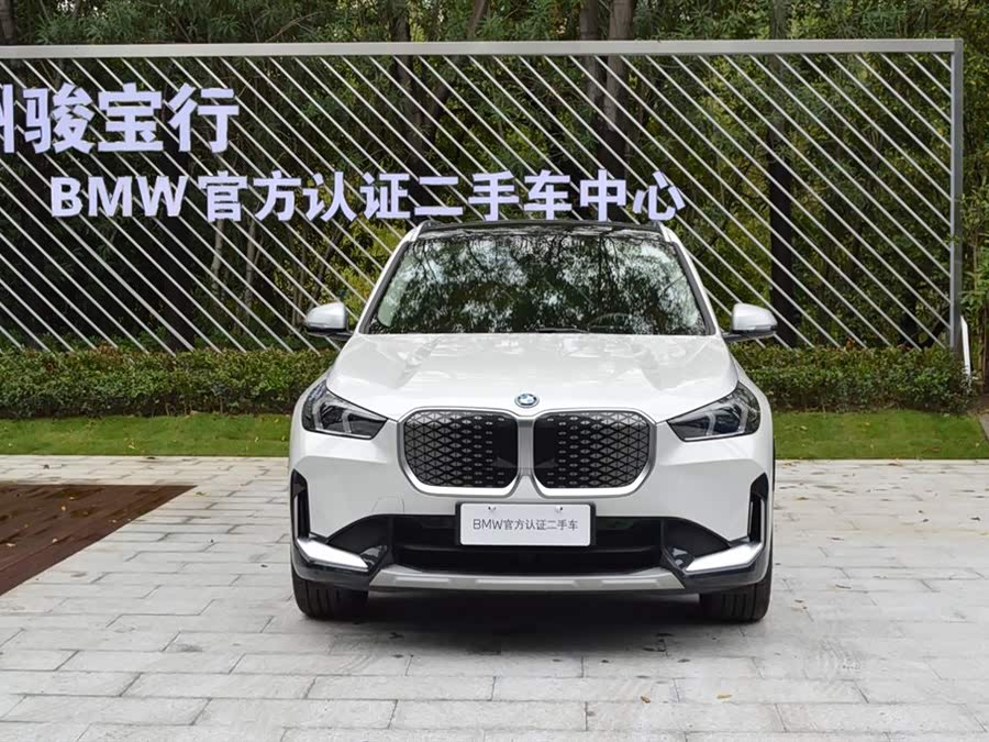 BMW iX1 2024 car image #5