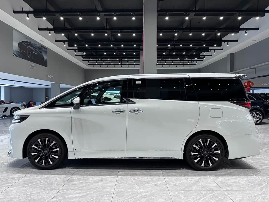 Toyota Vellfire 2024 #5 Toyota Vellfire 2024 صورة سيارة #5