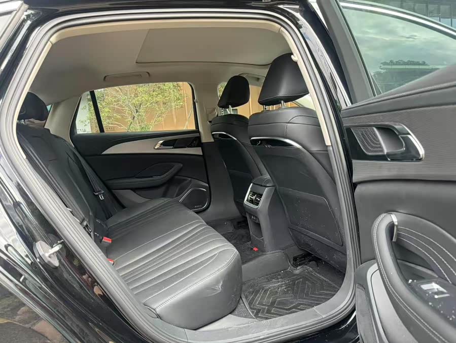 HongQi H5 2024 #5 HongQi H5 2024 car image #5