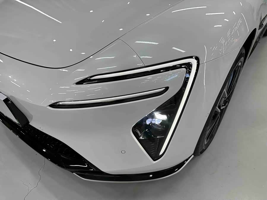 Avatr 06 2025 car image #5