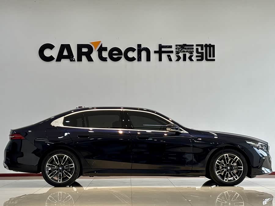 BMW 5 Series 2025 car image #5
