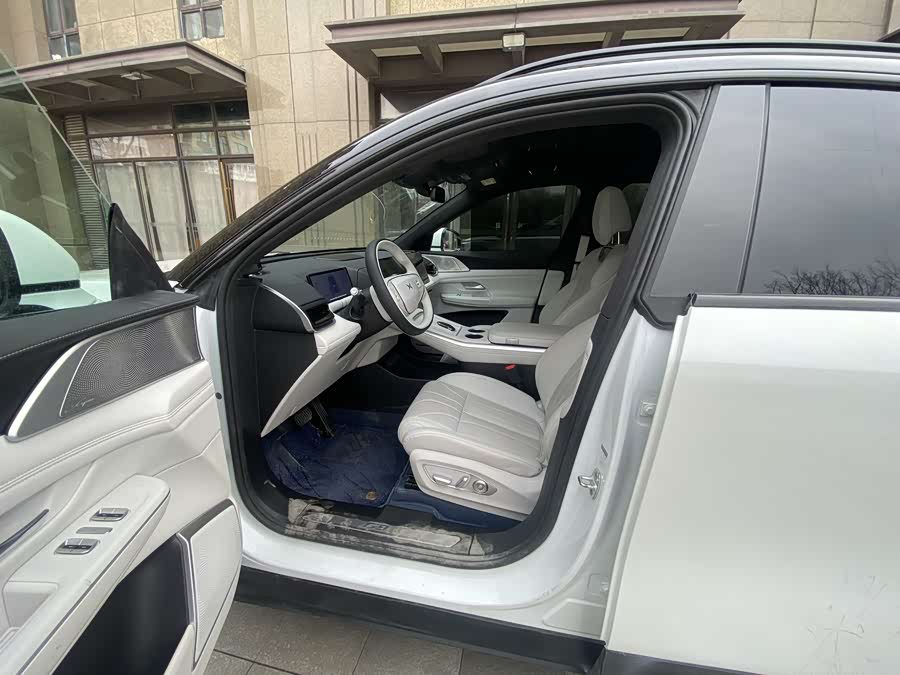 Xpeng G9 2025 car image #5