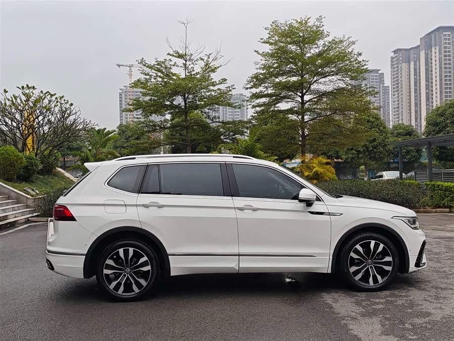 Volkswagen Tiguan L 2021 car image #5