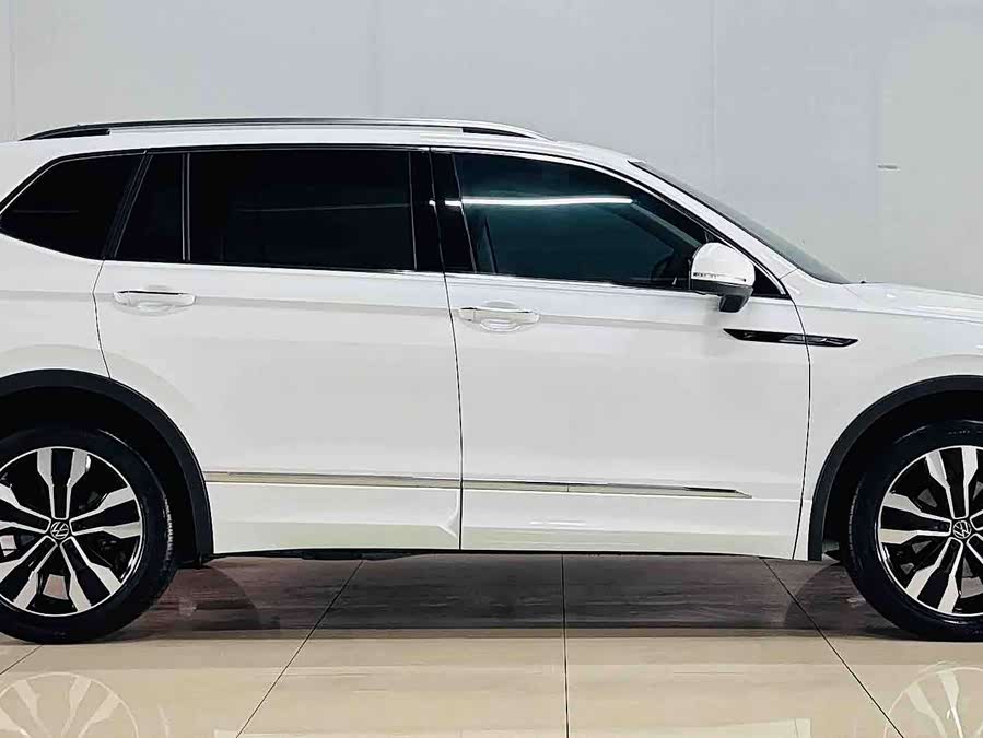 Volkswagen Tiguan L 2023 car image #5