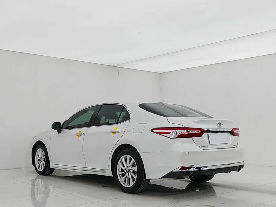 Toyota Camry 2023 immagine di auto #5