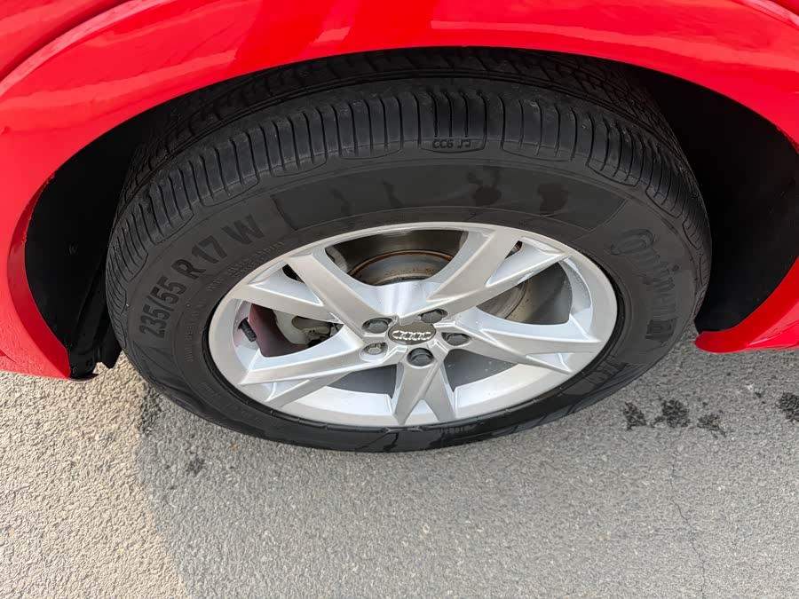 Audi Q3 2018 car image #5
