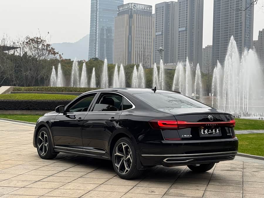 Volkswagen Passat 2025 car image #5