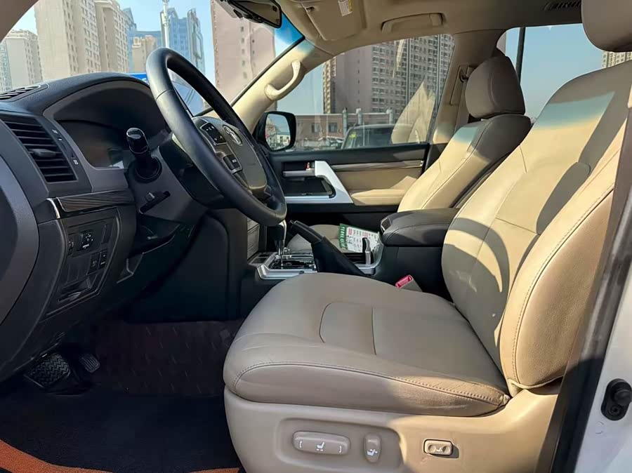 Toyota Land Cruiser 2011 car image #5