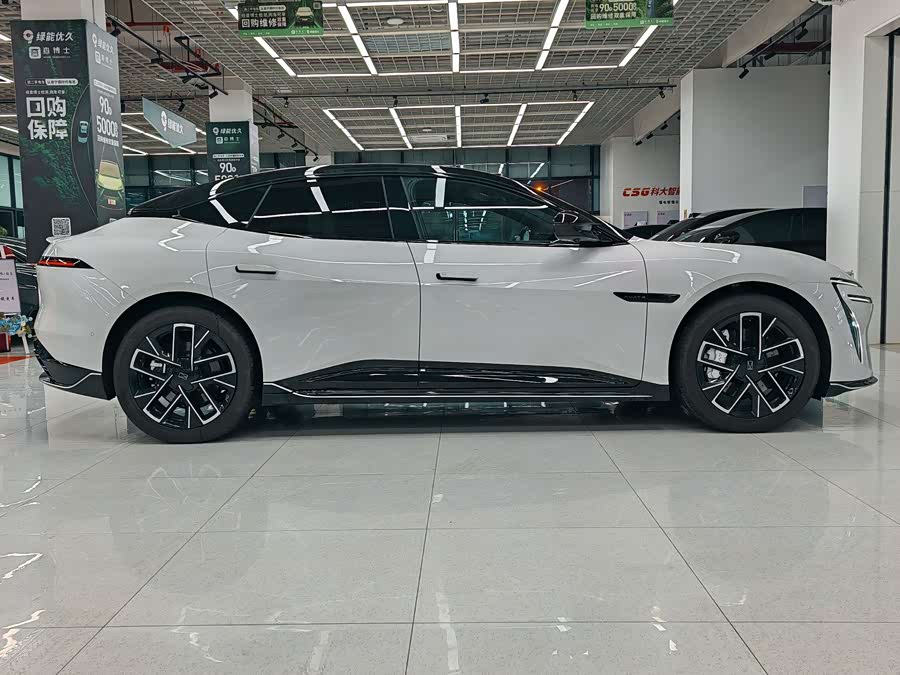 Avatr 06 2025 car image #5