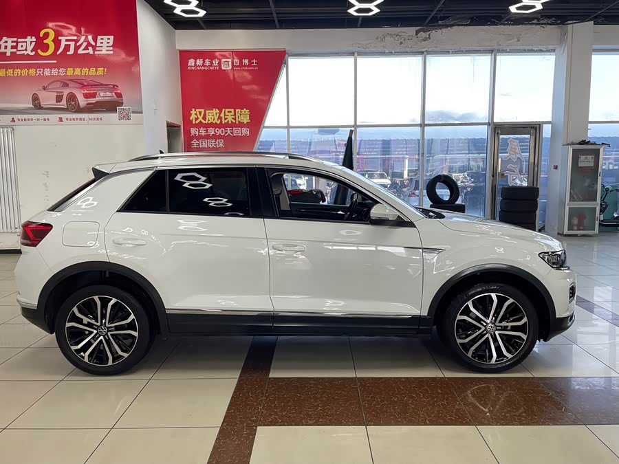 Volkswagen T-Roc 2022 car image #5