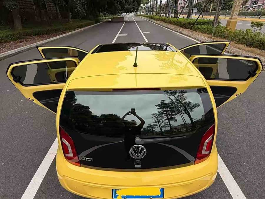 Volkswagen up! 2015 car image #5