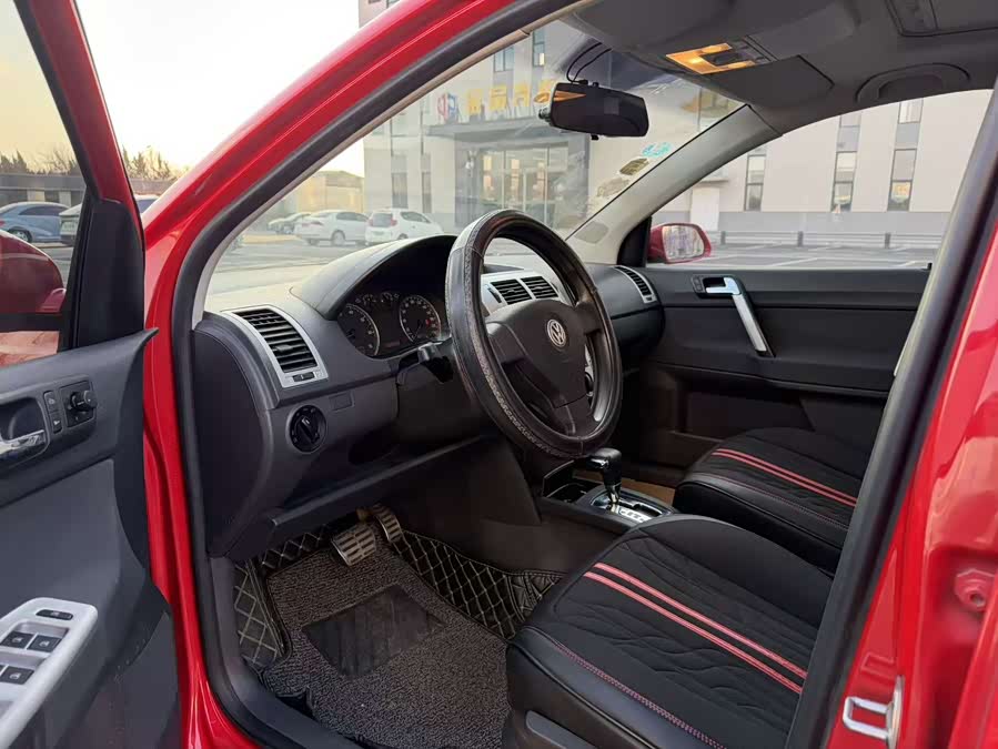 Volkswagen Polo 2010 car image #5