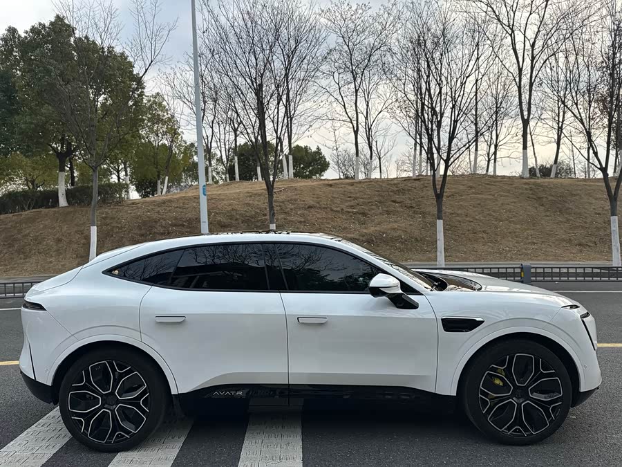 Avatr 11 2023 car image #5