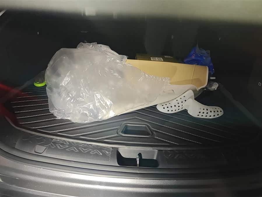 Avatr 06 2025 car image #5