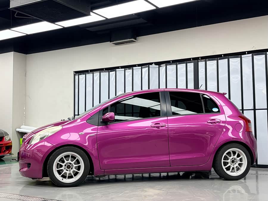 Toyota Yaris 2011 car image #5