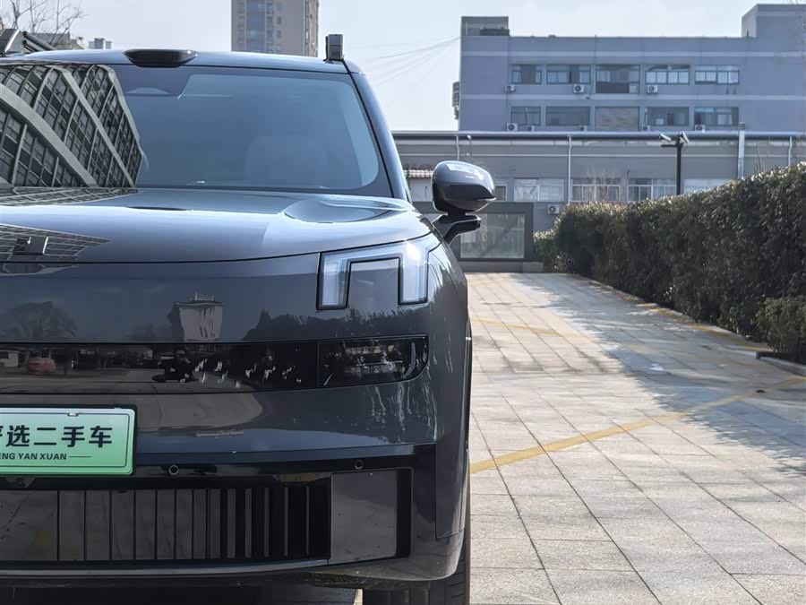Lynk & Co 900 2025 car image #5