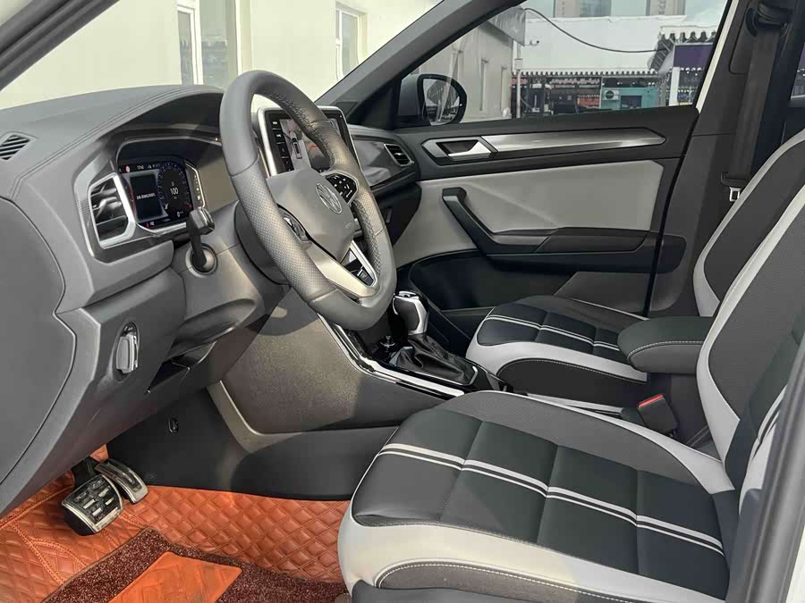 Volkswagen T-Roc 2025 immagine di auto #5