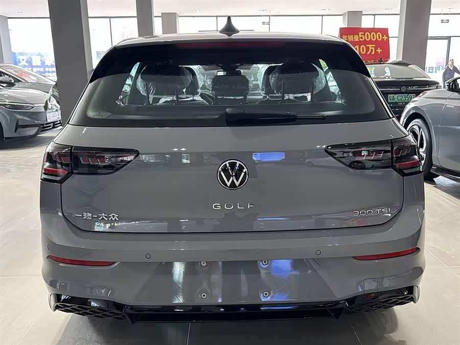 Volkswagen Golf 2025 car image #5