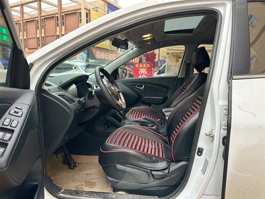 Hyundai ix35 2015 car image #5