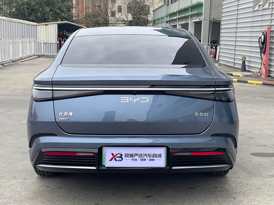 BYD Seal 07 DM-i 2024 immagine di auto #5