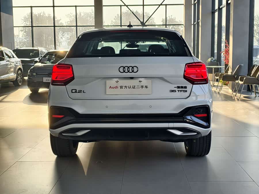 Audi Q2L 2024 صورة سيارة #5