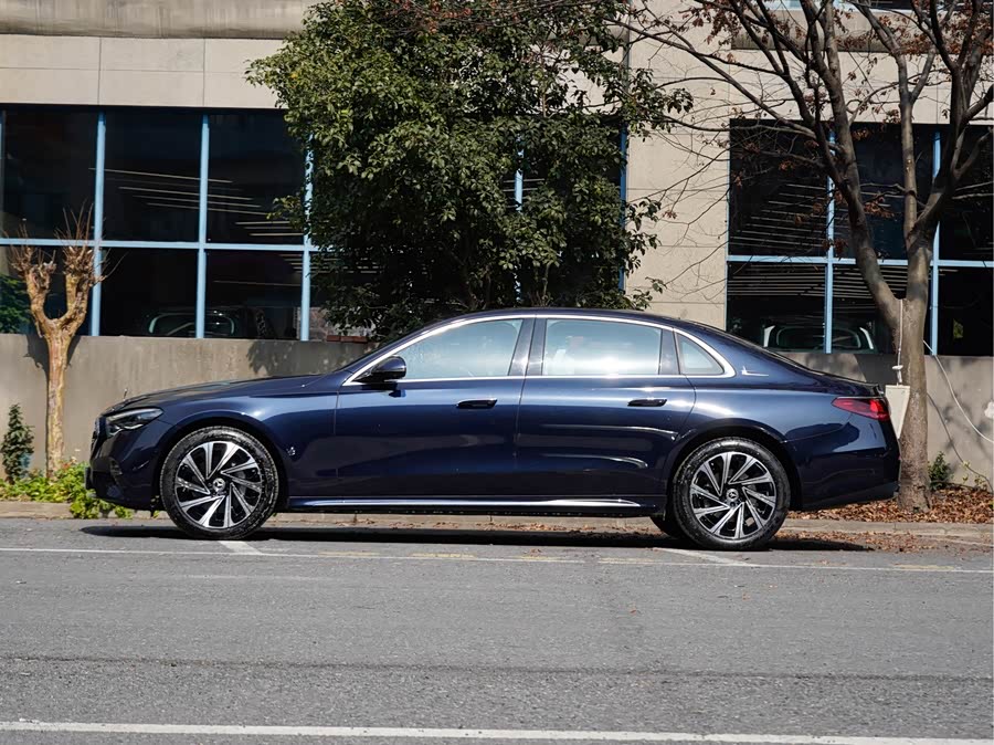 Mercedes-Benz E Class 2023 car image #5