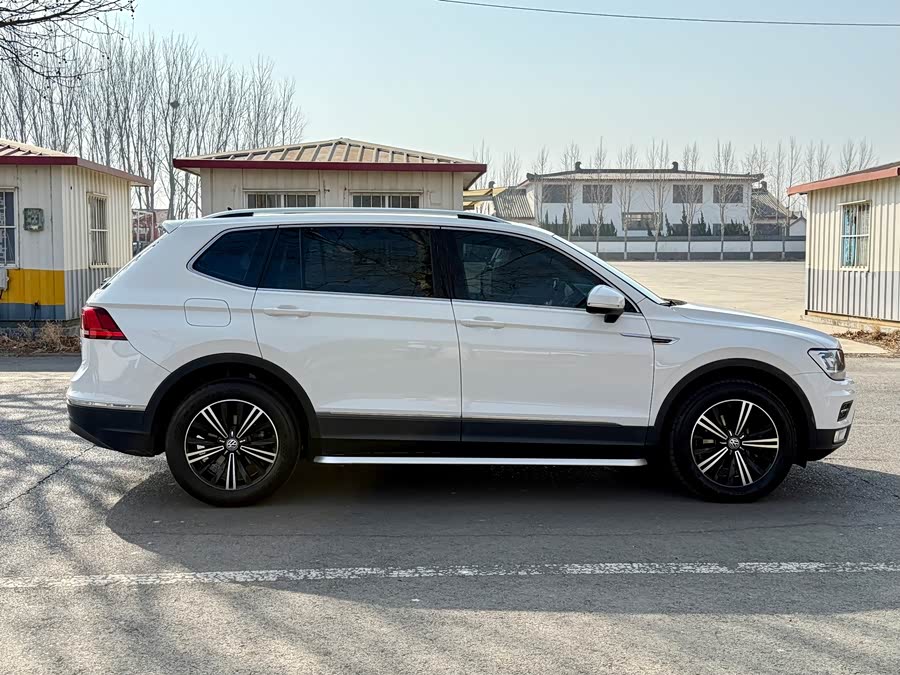 Volkswagen Tiguan L 2021 car image #5
