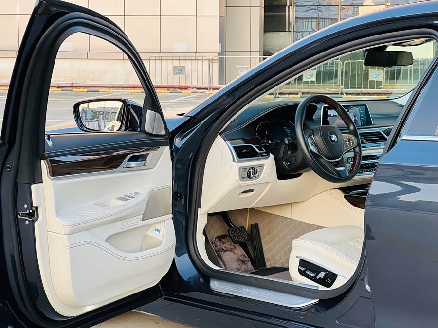 BMW 7 Series 2020 #5 BMW 7 Series 2020 car image #5