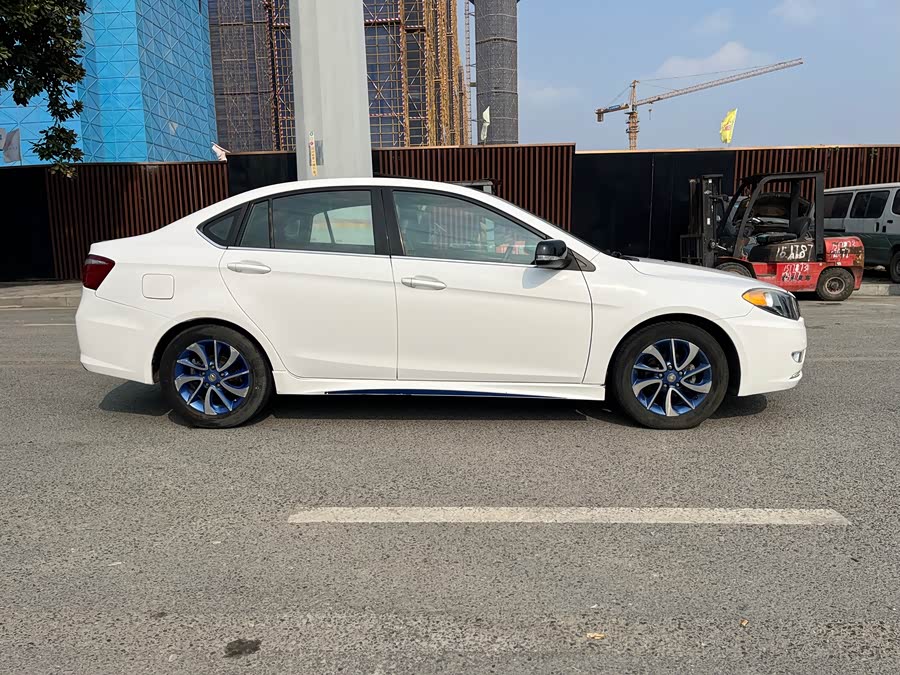 Soueast V5 Lingzhi 2015 car image #5