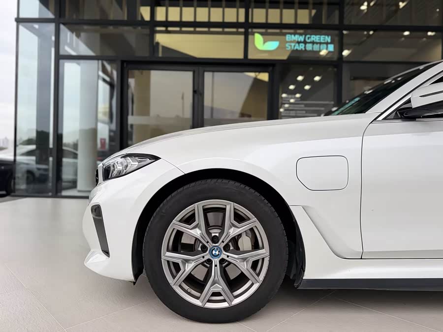 BMW i3 2024 car image #5