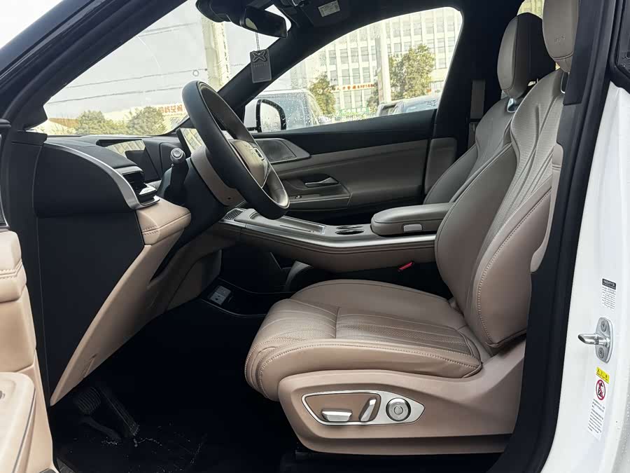 Xpeng G9 2025 car image #5