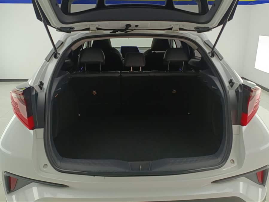 Toyota C-HR 2022 car image #5