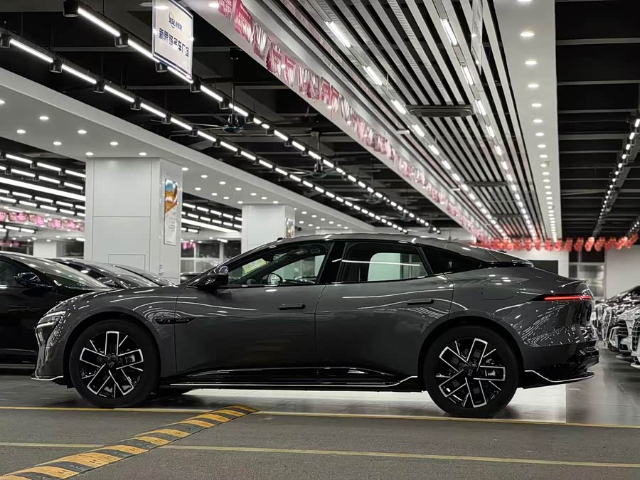 Avatr 06 2025 car image #5