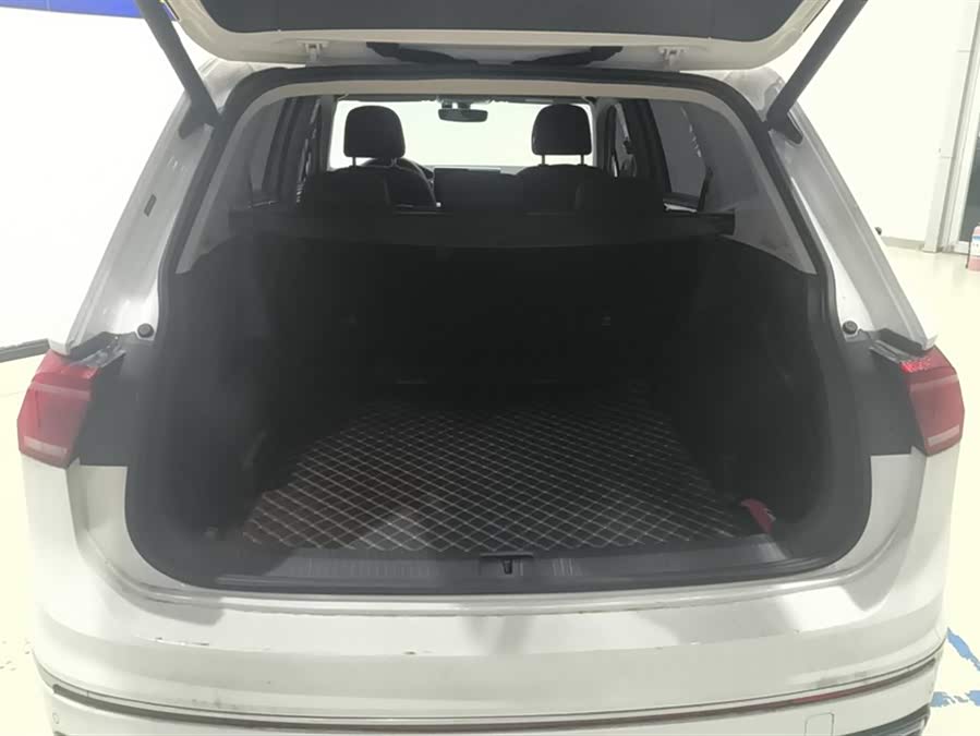 Volkswagen Tiguan L 2022 car image #5