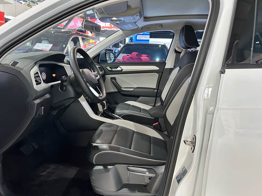 Volkswagen T-Roc 2026 car image #5