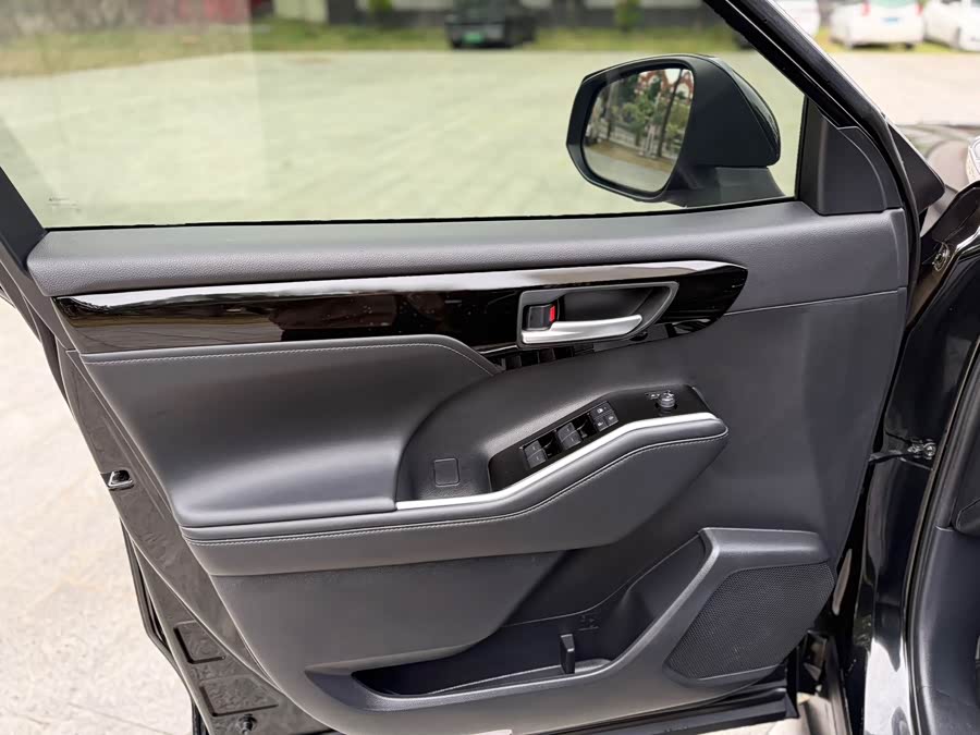 Toyota Highlander 2023 car image #5