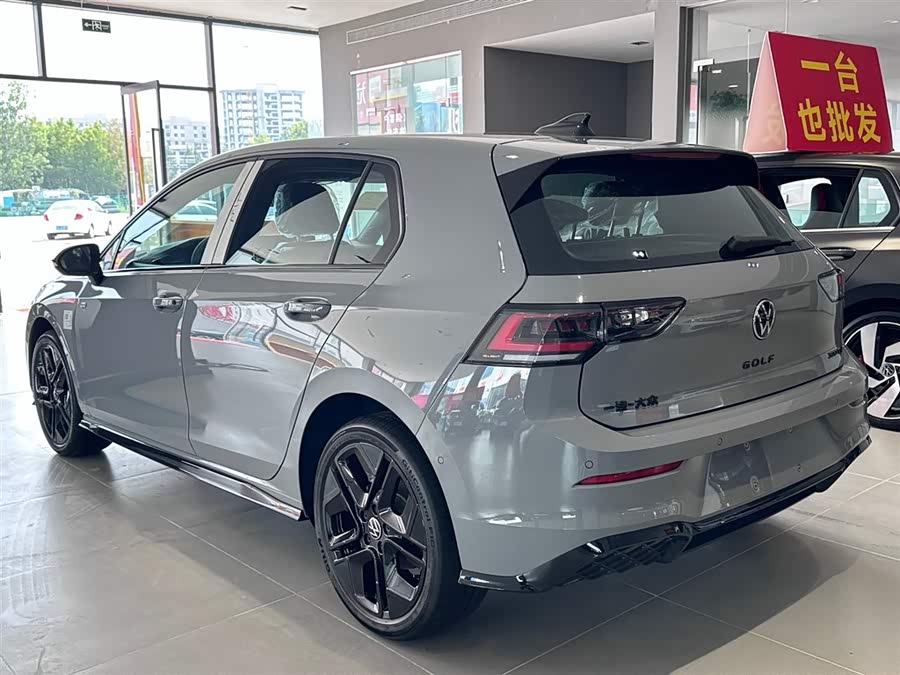 Volkswagen Golf 2025 car image #5