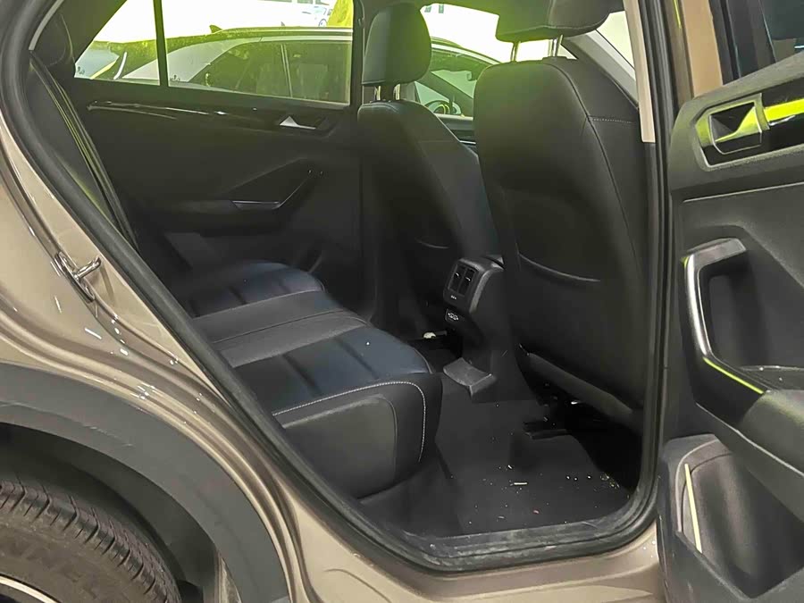 Volkswagen T-Roc 2020 car image #5