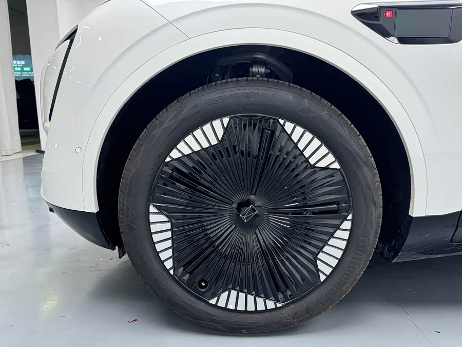 Avatr 11 2025 car image #5