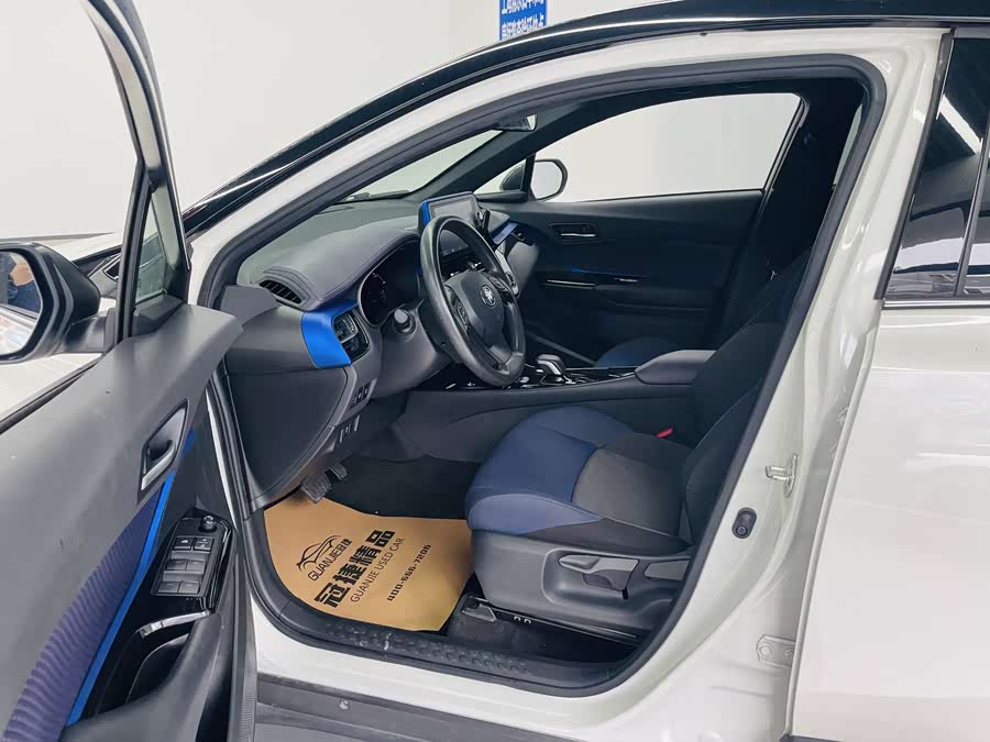 Toyota C-HR 2020 car image #5