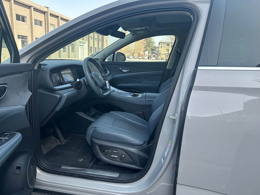 BYD Sea Lion 07 DM-i 2025 car image #5