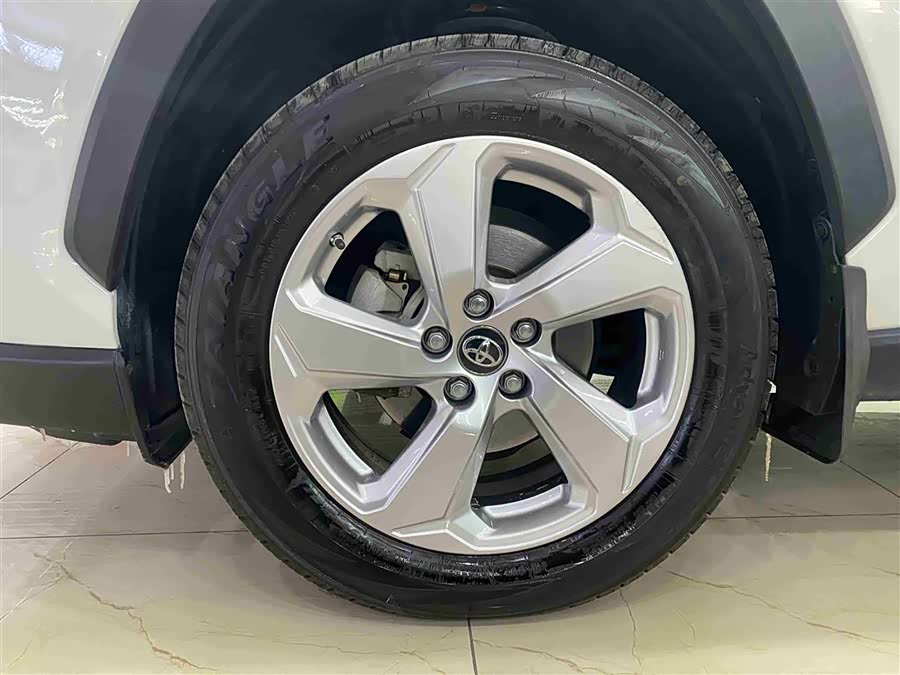 Toyota RAV4 2020 car image #5