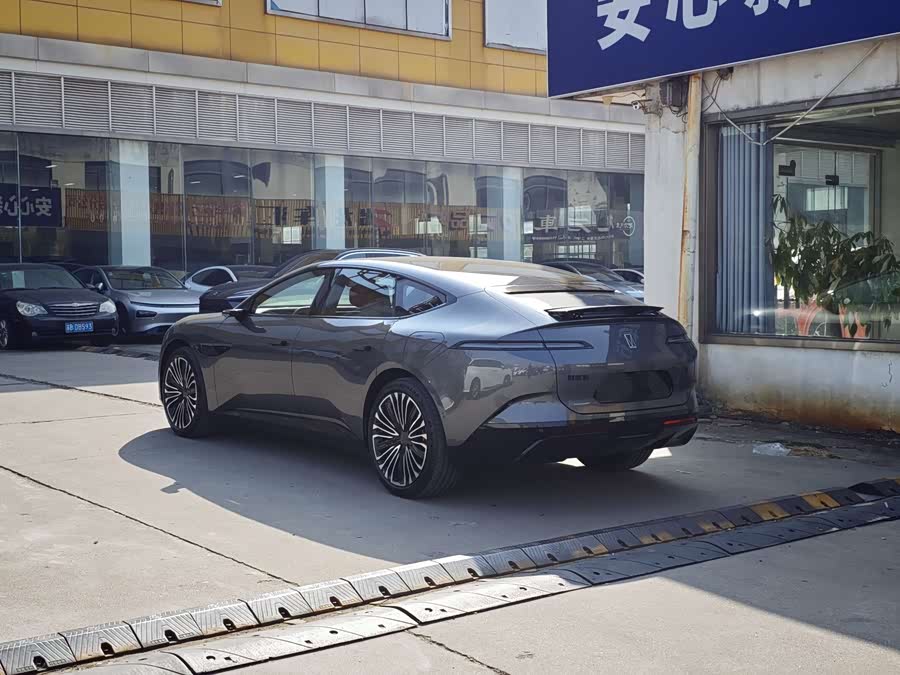 Avatr 12 2026 car image #5