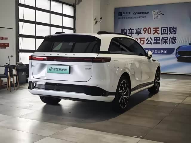 Xpeng G9 2023 car image #5