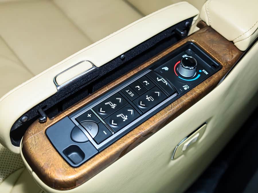 Toyota Alphard 2018 car image #5