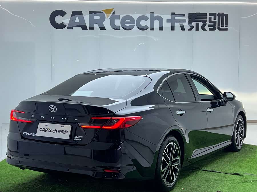 Toyota Camry 2025 car image #5