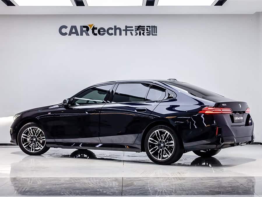 BMW 5 Series 2025 car image #5