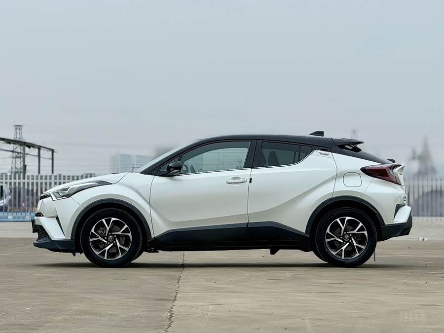 Toyota C-HR 2018 #5 Toyota C-HR 2018 car image #5