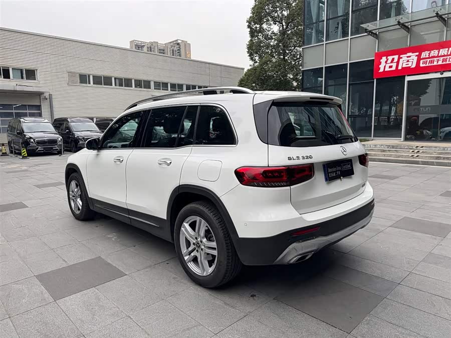 Mercedes-Benz GLB Class 2023 immagine di auto #5